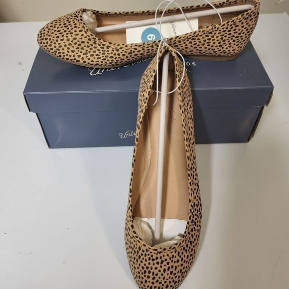 2 for $25 Universal thread round toe ballet Animal print flat ladies size 6 - Picture 2 of 9